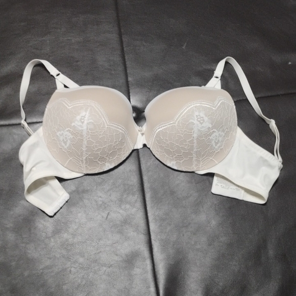 Maidenform Other - Maidenform Lace-Overlay Strapless Bra in Ivory White